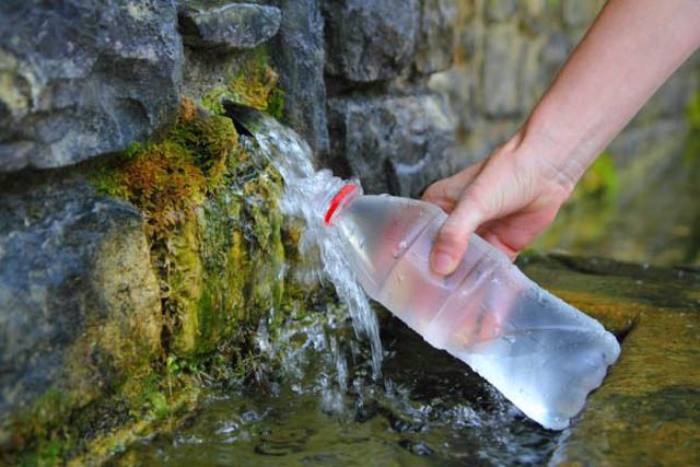 Что пить при мочекаменной болезни - польза минеральной воды