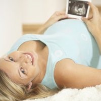 Почему при беременности плод давит на мочевой пузырь?