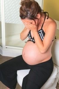 Боли в прямой кишке при беременности: почему, от чего и что делать?