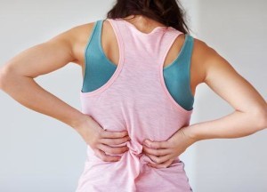 Если боли в области желудка отдают в спину - что делать?