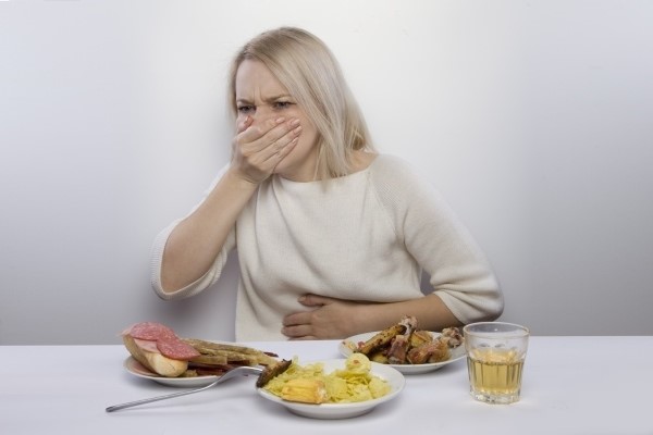 Причины отрыжки и тяжести в желудке после еды