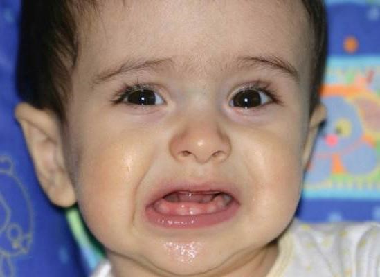 Сколько дней дети при прорезывании зубов мучаются от поноса и как лечиться
