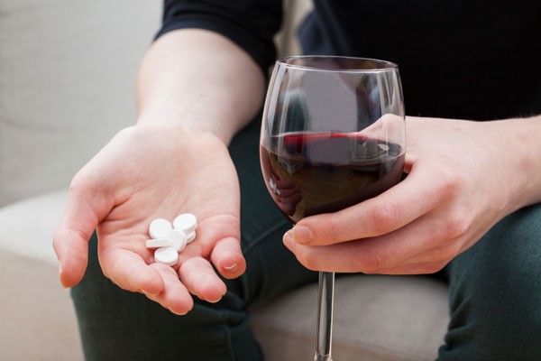 Как алкогольные напитки влияют на уровень холестерина в крови?