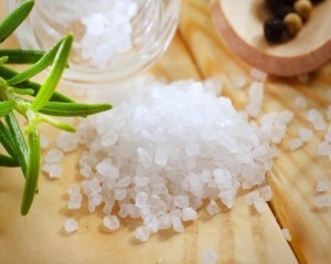 Соль в лечении варикоза: приготовление растворов и их применение