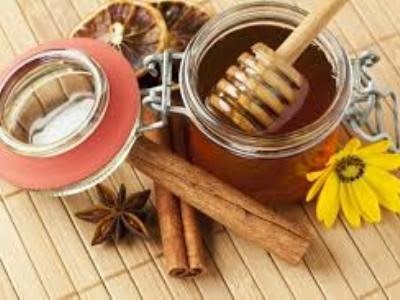 Как очистить сосуды от холестерина, используя корицу и мед?