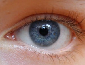 От чего лопаются капилляры в глазах?