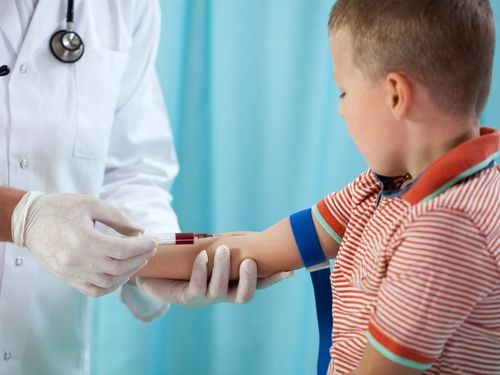 Признаки рака крови у взрослых и детей