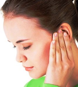 Причины заложенности в ухе без боли и как с ней бороться