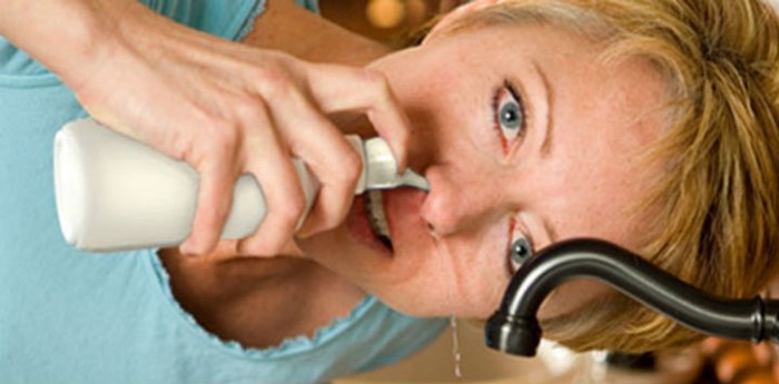 Можно ли заливать перекись водорода в ухо при заложенности и боли