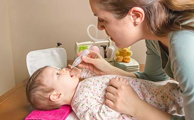 Как промывать нос физраствором ребенку? И можно ли это делать?
