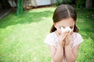 Спрей для носа детский: какой выбрать и как применять