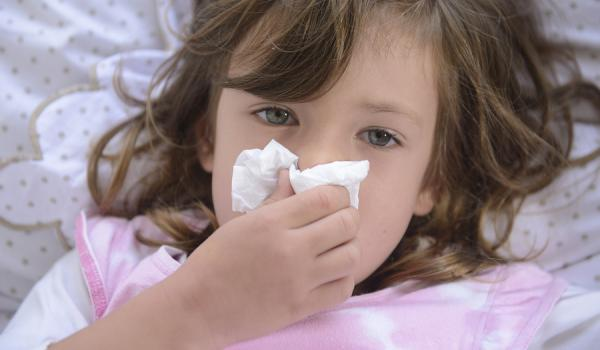 Почему возникает сухой кашель без температуры и его лечение
