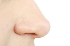 Корки в носу: причины их появления у детей и взрослых и лечение