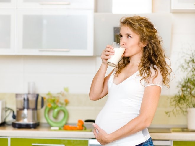 Рецепты с молоком, редькой, медом и инжиром при кашле у беременных