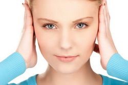 Заложило ухо при насморке: причины симптома