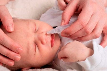 Сопли у новорожденного: как с ними бороться?