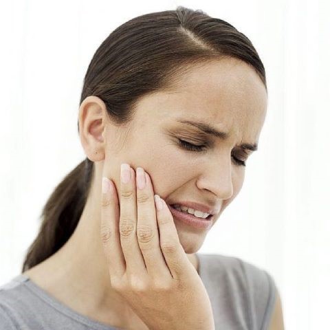 Боли в ухе и горле с одной стороны – причины и лечение