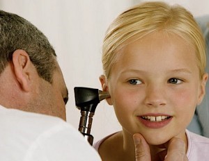 Отек уха, опухают уши: причины и симптомы, лечение