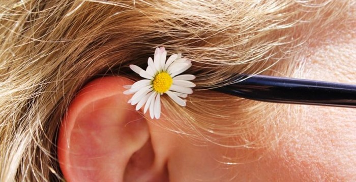 Промывание уха при отите: зачем нужно промывать воспаленные уши
