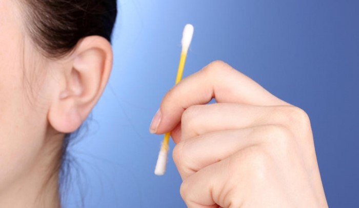 Ушная пробка: причины появления и основные симптомы