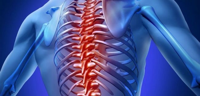 Почему возникает боль в грудине и в спине?