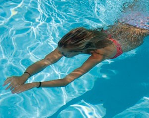 Упражнения в бассейне для позвоночника