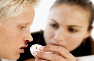 Признаки и лечение перелома носа у ребенка