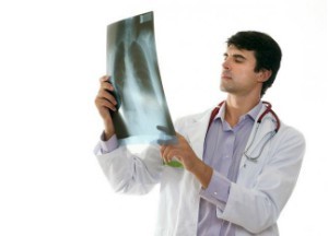 Признаки и лечение перелома грудной клетки