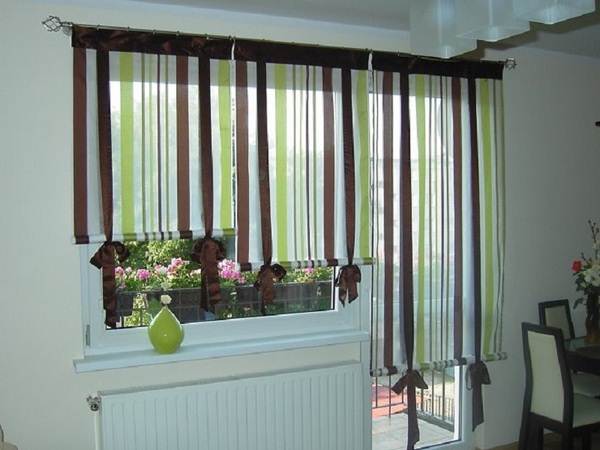 Варианты штор для гостиной с балконной дверью